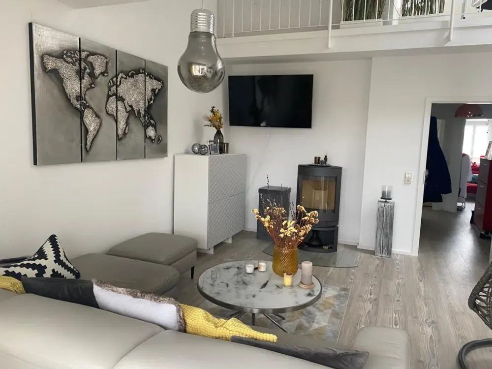 Wunderschöne 3 Zimmer Dachgeschosswohnung + Galerie + Kamin