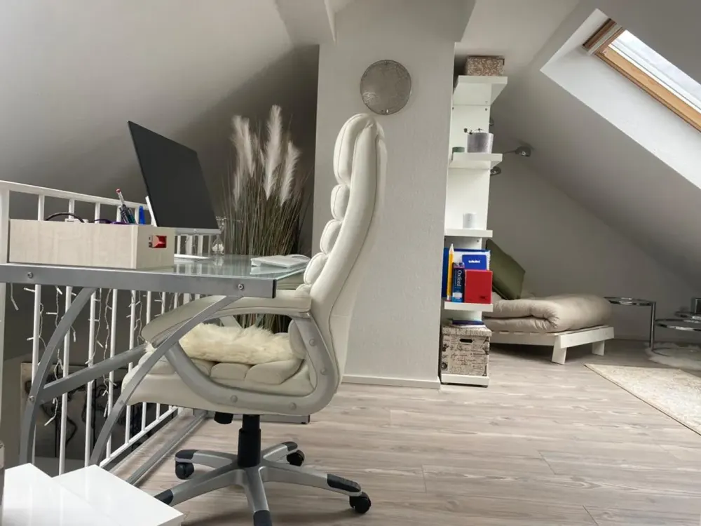 Wunderschöne 3 Zimmer Dachgeschosswohnung + Galerie + Kamin