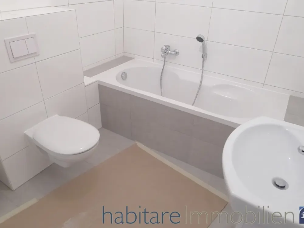 Modernisierte Komfortwohnung mit Parkett und Wannenbad - beliebte Karl-Kunger-Straße!