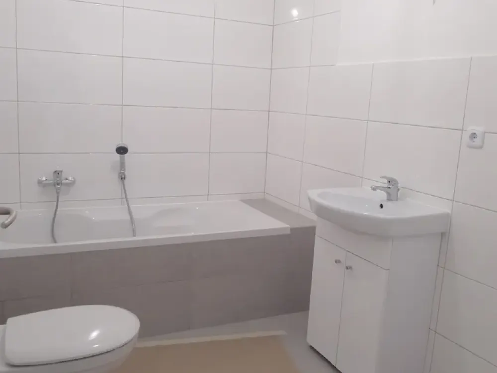 Modernisierte Komfortwohnung mit Parkett und Wannenbad - beliebte Karl-Kunger-Straße!