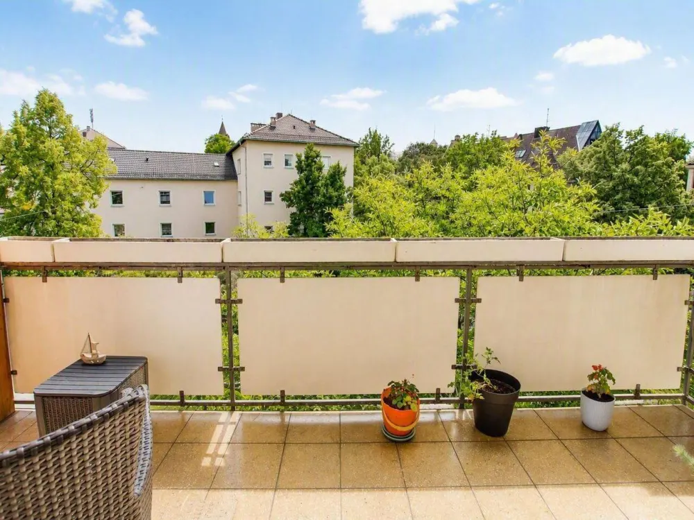 Sonnendurchflutete Balkonwohnung mit grünen Burgblick zwischen Kaiserburg und Kaulbachplatz
