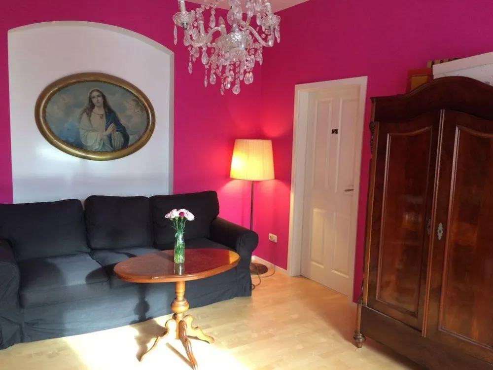 Hochwertig möblierte sehr helle Altbauwohnung in Friedrichshain
