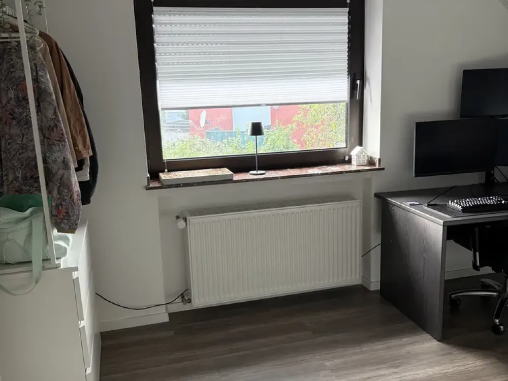 Einliegerwohnung mit EBK/Stellplätzen/Loggia
