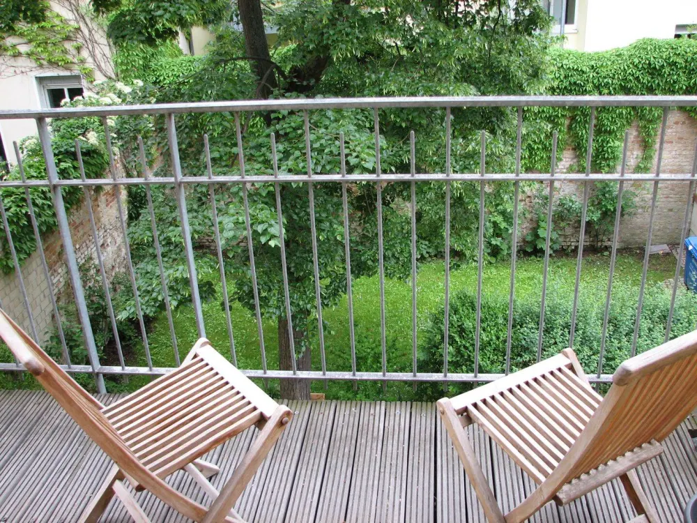 schöne, helle, ruhige 3 Zi. Wohnung in Prenzlauer Berg am Kollwitzplatz - voll möbliert - befristet