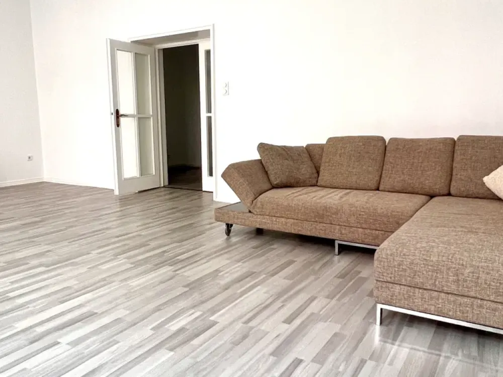 BEL ETAGE، شقة قديمة ذات غرفتين واسعة بالقرب من فويرستنبلاتز