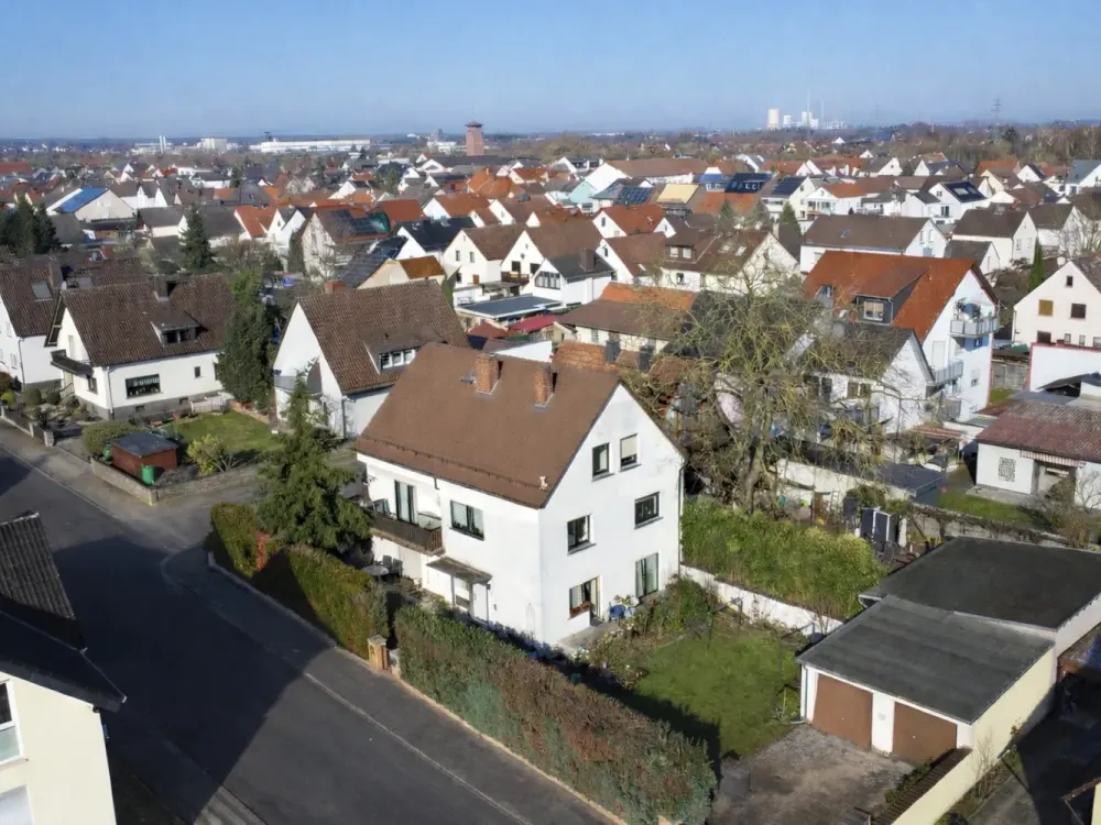 Exklusiv modernisierte 3-Zimmer-OG-Wohnung mit Süd-West-Balkon, Garage & Stellplatz in Seligenstadt