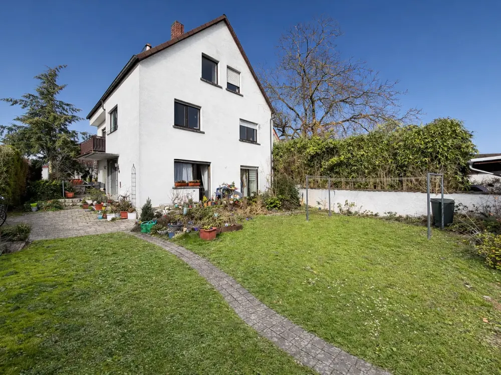 Exklusiv modernisierte 3-Zimmer-OG-Wohnung mit Süd-West-Balkon, Garage & Stellplatz in Seligenstadt