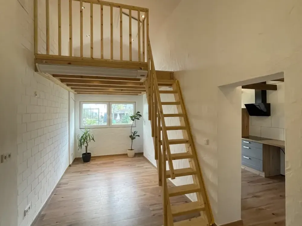 Living in a Green Oasis: Stylish 1-Room Garden Apartment with Built-in Kitchen and Pellet Stove