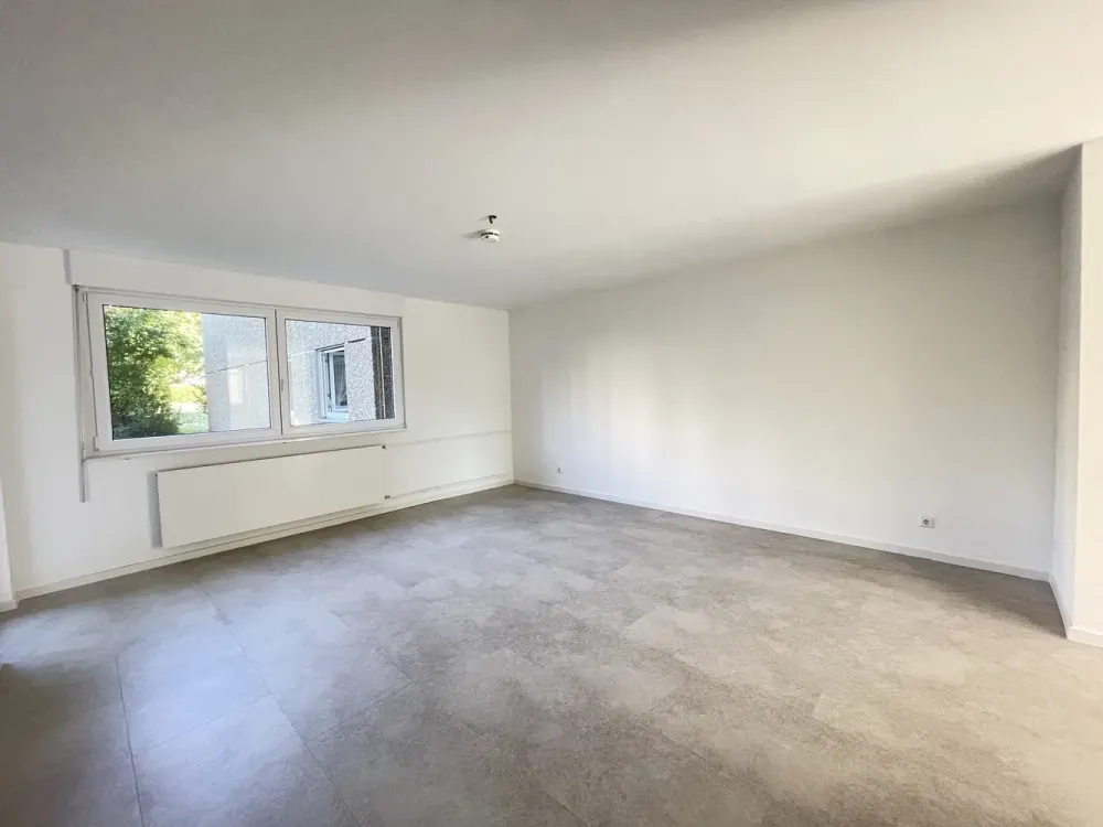 TOP! schöne modernisierte 3,5 Zi-Wohnung mit Balkon & Pkw-Stellplatz