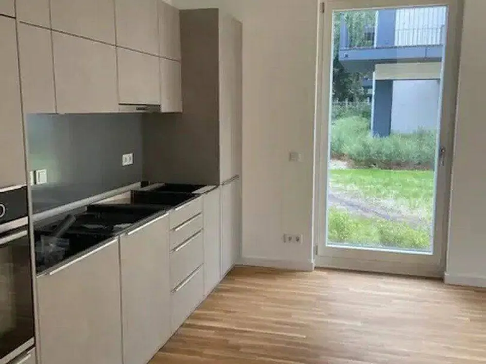 Wohnen am Wasser in Köpenick - mit hochwertiger EBK und Terrasse