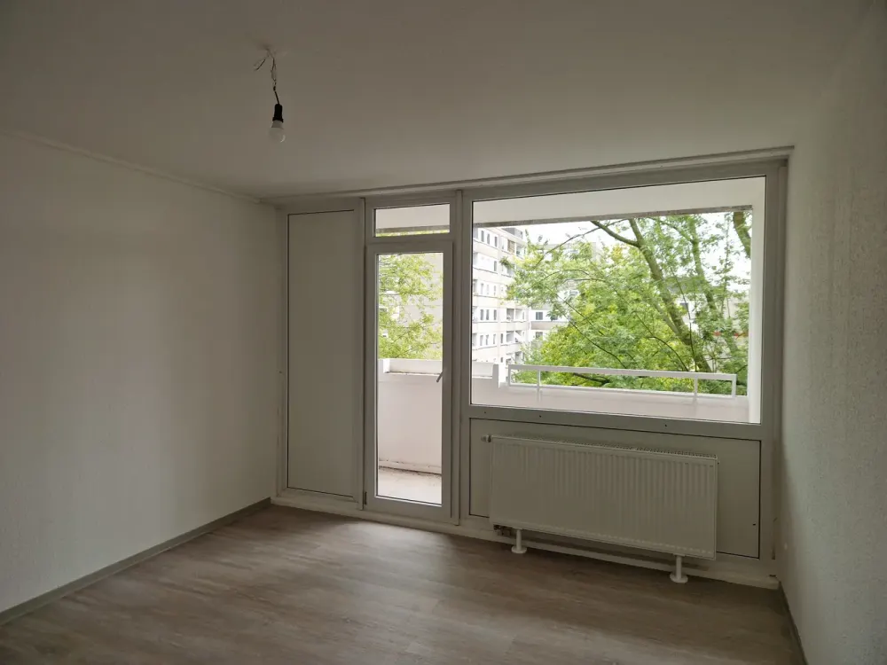 Take me! Completely renovated 2-room apartment with balcony!
