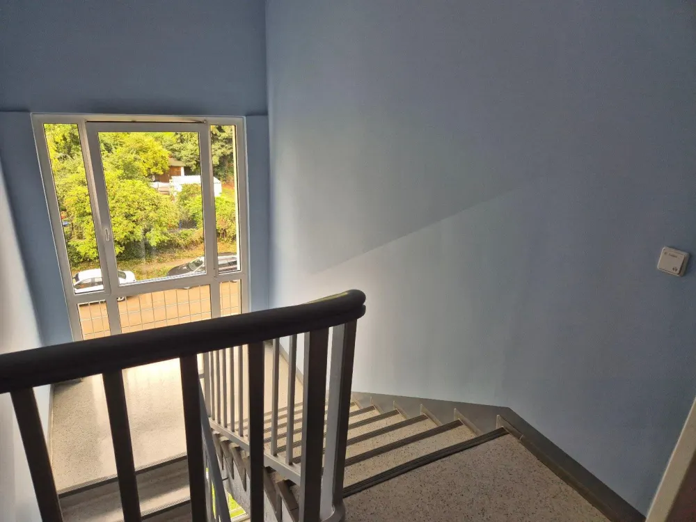 Helle 2 Zi-Wohnung Balkon Grünblick 40 qm 3. OG Warmmiete 840€