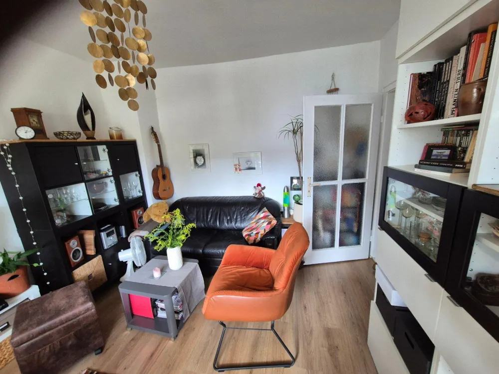 Helle 2 Zi-Wohnung Balkon Grünblick 40 qm 3. OG Warmmiete 840€
