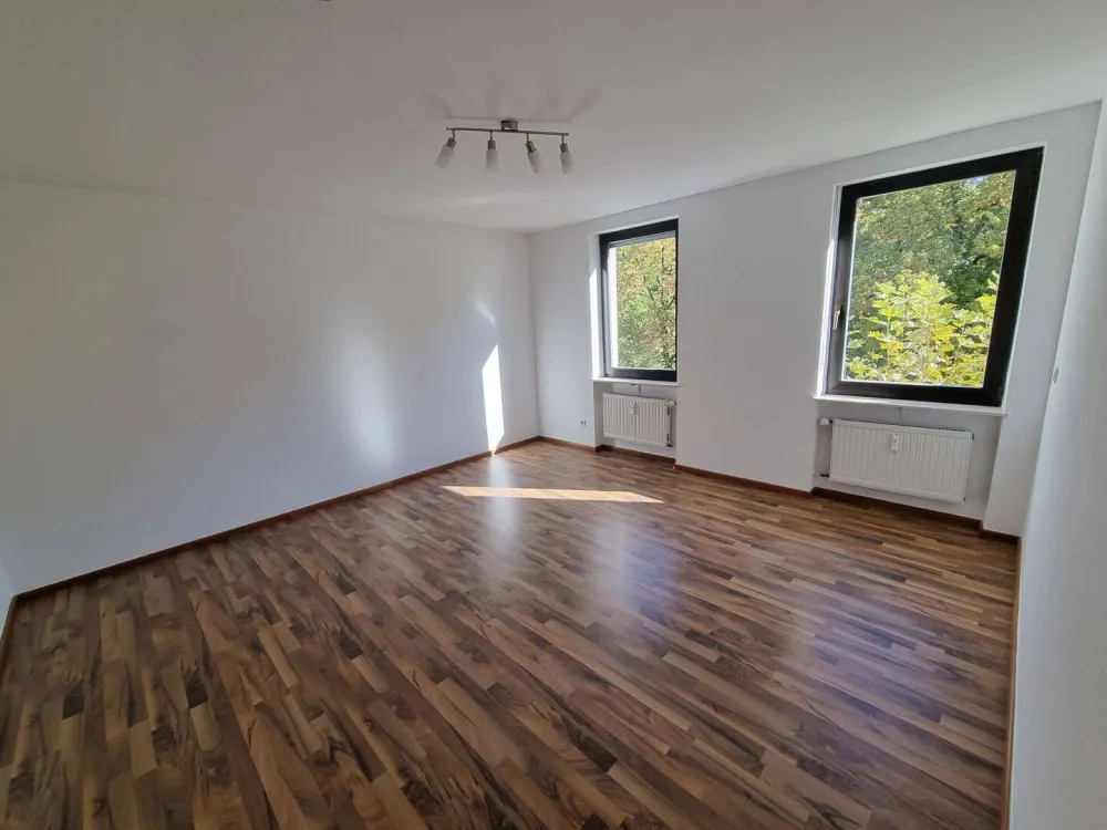 von privat, Nauwieser Viertel SB, 3ZKD, 72m², ohne Balkon, nicht rollstuhlgerechnet, renoviert, Parkettboden, nagelneue Einbauküche.