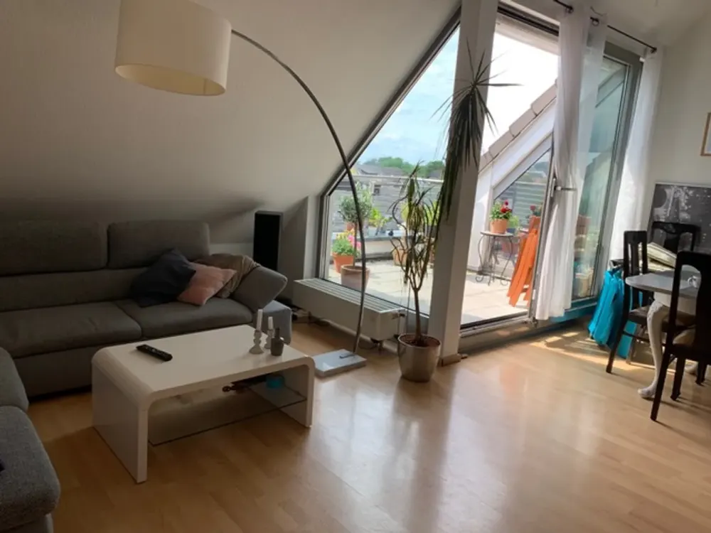 Helle 2,5-Zimmer-Dachgeschosswohnung mit Empore und Dachbalkon in Solingen-Ohligs