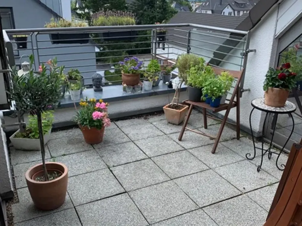 Helle 2,5-Zimmer-Dachgeschosswohnung mit Empore und Dachbalkon in Solingen-Ohligs