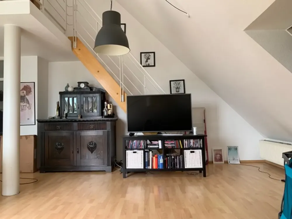 Helle 2,5-Zimmer-Dachgeschosswohnung mit Empore und Dachbalkon in Solingen-Ohligs