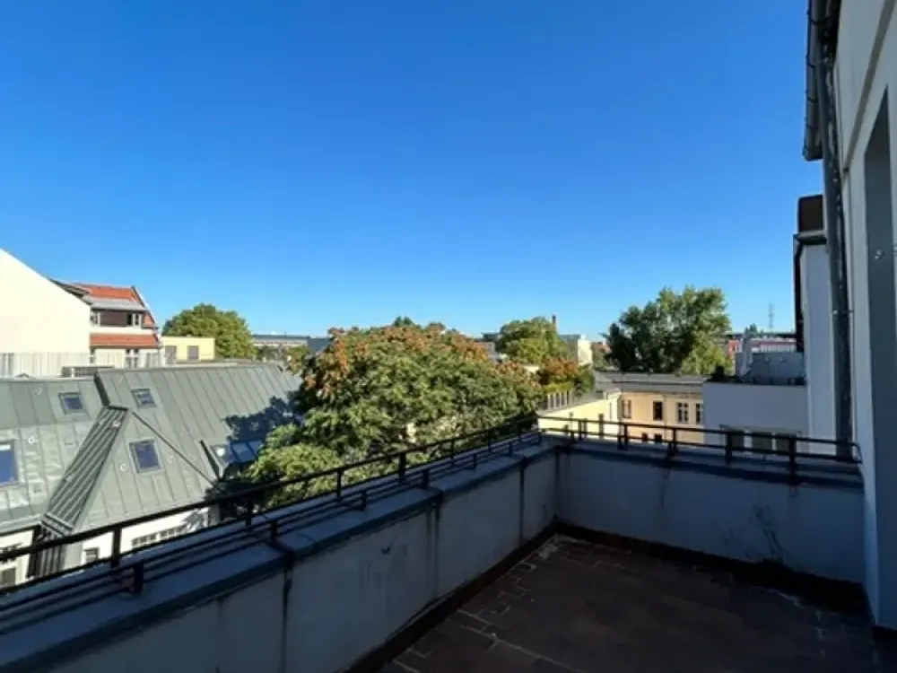 Spacious and Bright Apartment with Large Terrace and Modern Fitted Kitchen
