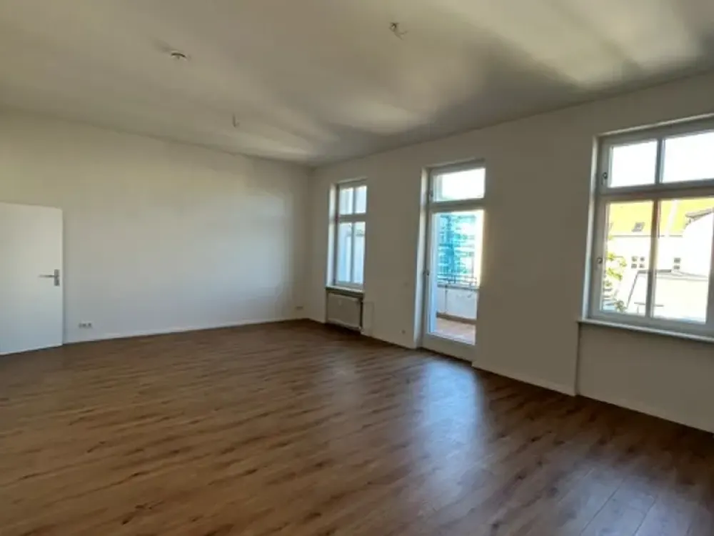 Spacious and Bright Apartment with Large Terrace and Modern Fitted Kitchen