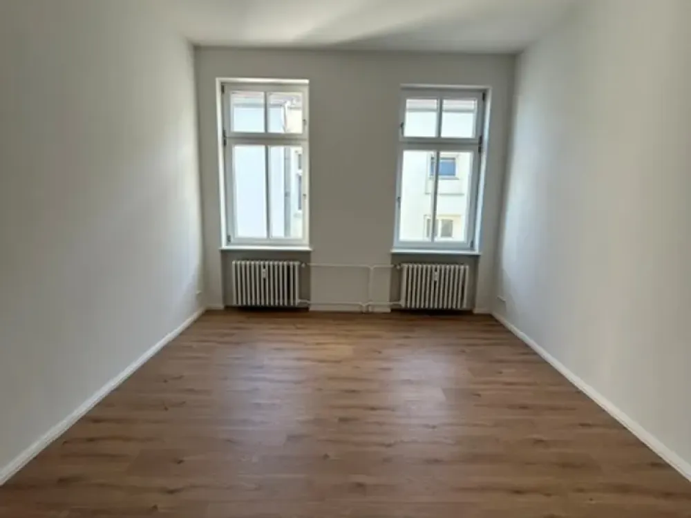 Spacious and Bright Apartment with Large Terrace and Modern Fitted Kitchen