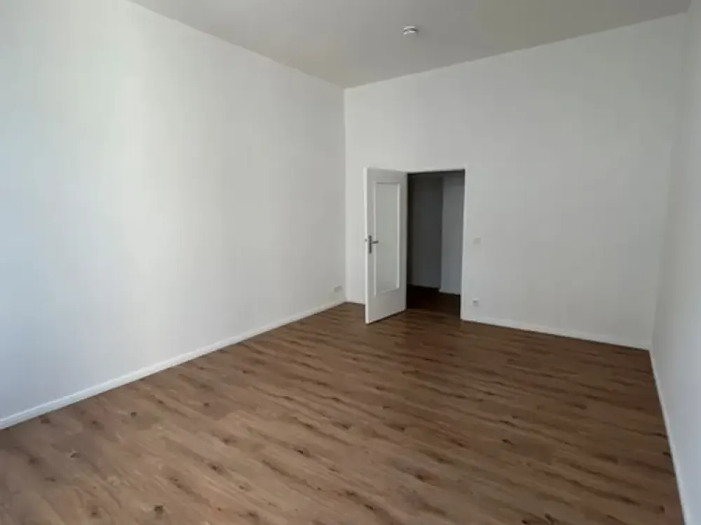 Spacious and Bright Apartment with Large Terrace and Modern Fitted Kitchen