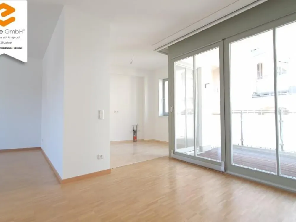 Mitten im Herzen Dresdens, Stilvolle 4-Raumwohnung mit zwei Balkonen und Einbauküche!