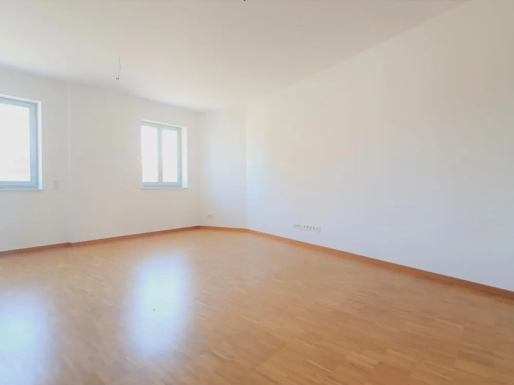 Mitten im Herzen Dresdens, Stilvolle 4-Raumwohnung mit zwei Balkonen und Einbauküche!