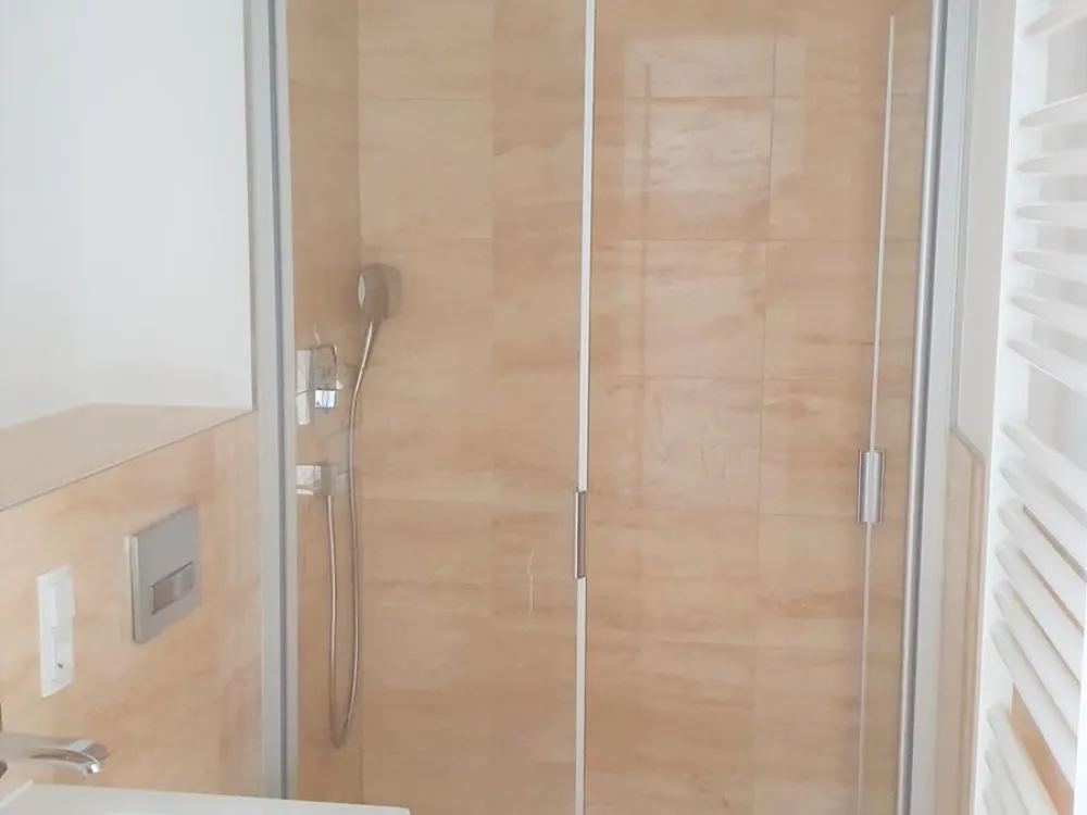 Mitten im Herzen Dresdens, Stilvolle 4-Raumwohnung mit zwei Balkonen und Einbauküche!