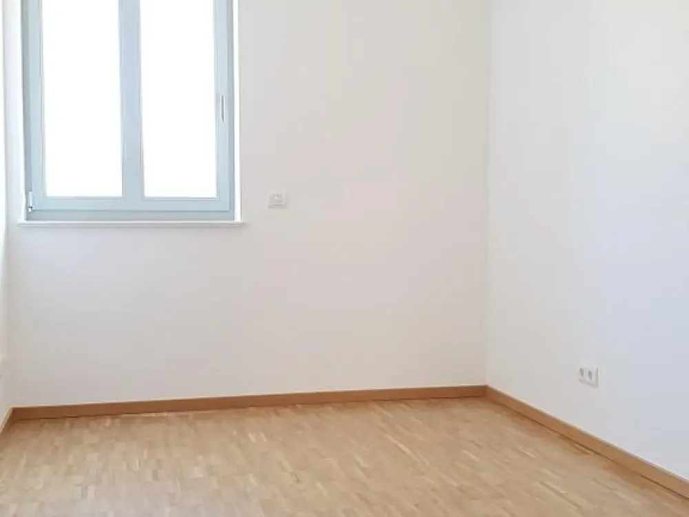 Mitten im Herzen Dresdens, Stilvolle 4-Raumwohnung mit zwei Balkonen und Einbauküche!