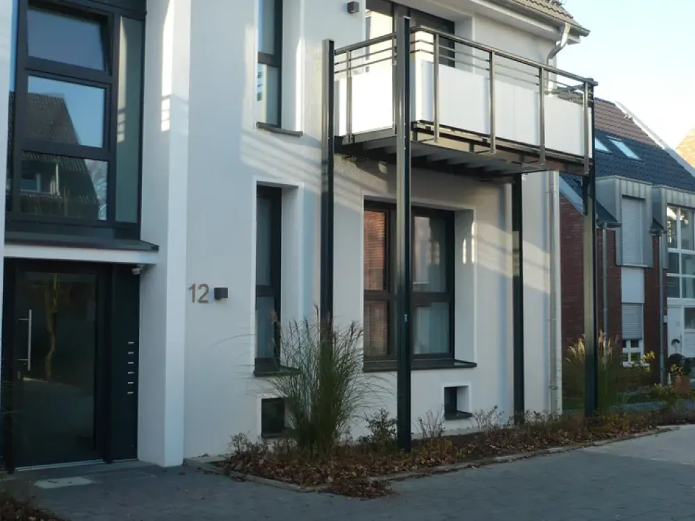 Charming 3-Room Apartment with South-Facing Balcony in MS-Gremmendorf
