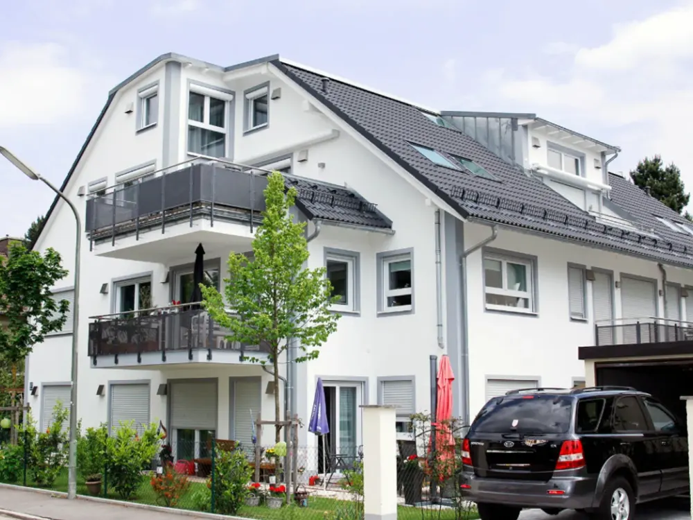Exklusiv möblierte 2-Zi.-Wohnung mit Südbalkon, Tiefgarage & hochwertiger Ausstattung in Trudering