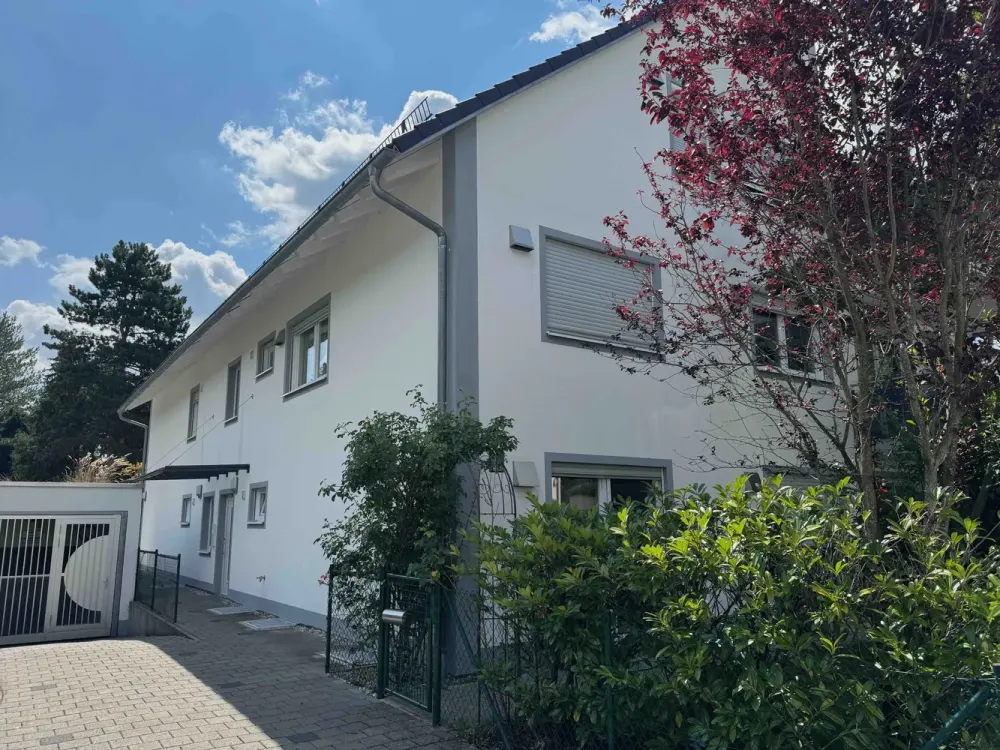 Exklusiv möblierte 2-Zi.-Wohnung mit Südbalkon, Tiefgarage & hochwertiger Ausstattung in Trudering