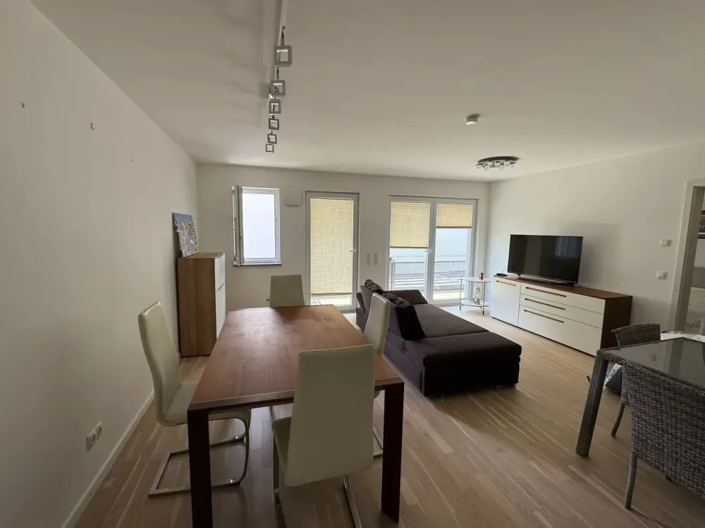 Exklusiv möblierte 2-Zi.-Wohnung mit Südbalkon, Tiefgarage & hochwertiger Ausstattung in Trudering