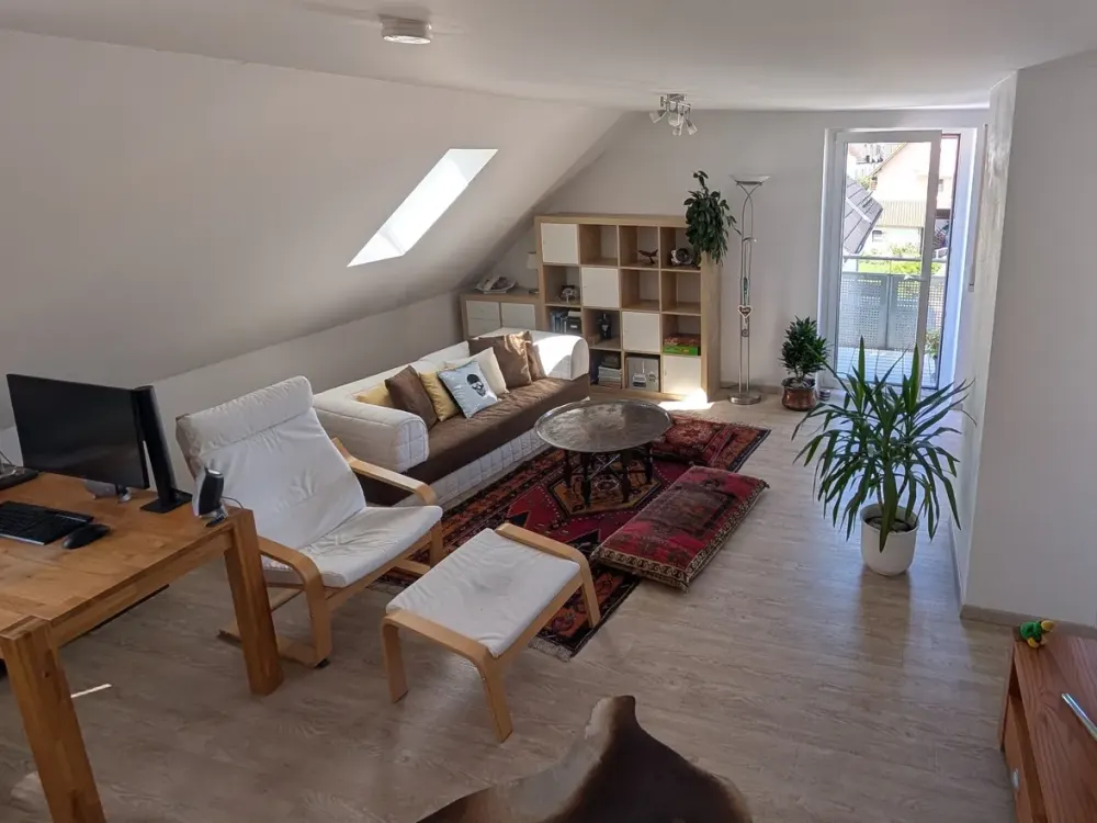Attraktive Dachgeschosswohnung mit Studio