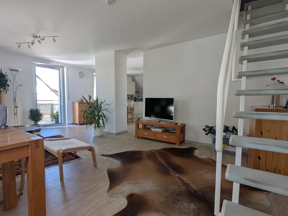 Attraktive Dachgeschosswohnung mit Studio