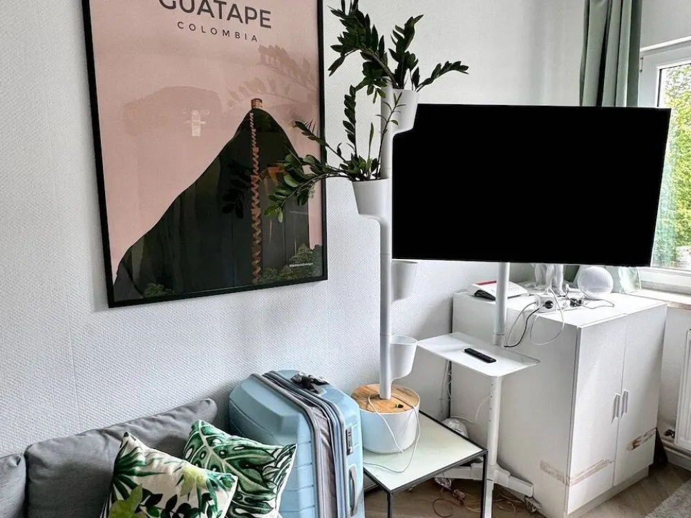 Erstbezug nach Sanierung / First Move-In: Exklusives 1-Zimmer-Design-Apartment in Berlin-Schmargendorf