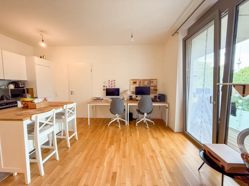 Moderne 2-Zimmer-Wohnung in Berlin-Mitte mit großem Balkon & Fernsehturmblick