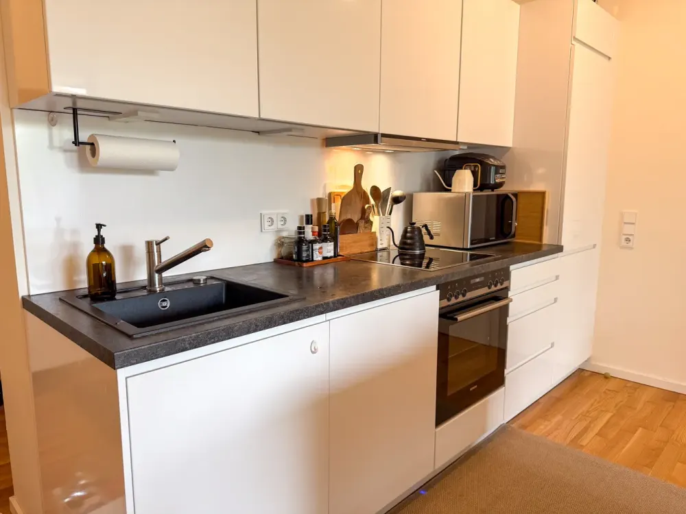 Moderne 2-Zimmer-Wohnung in Berlin-Mitte mit großem Balkon & Fernsehturmblick