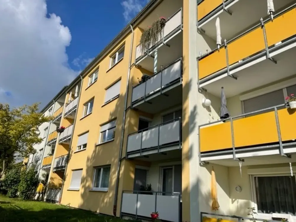 4-Room Apartment to Feel Good on the Zollberg with Cozy Balcony!