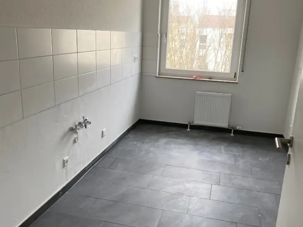 4-Room Apartment to Feel Good on the Zollberg with Cozy Balcony!