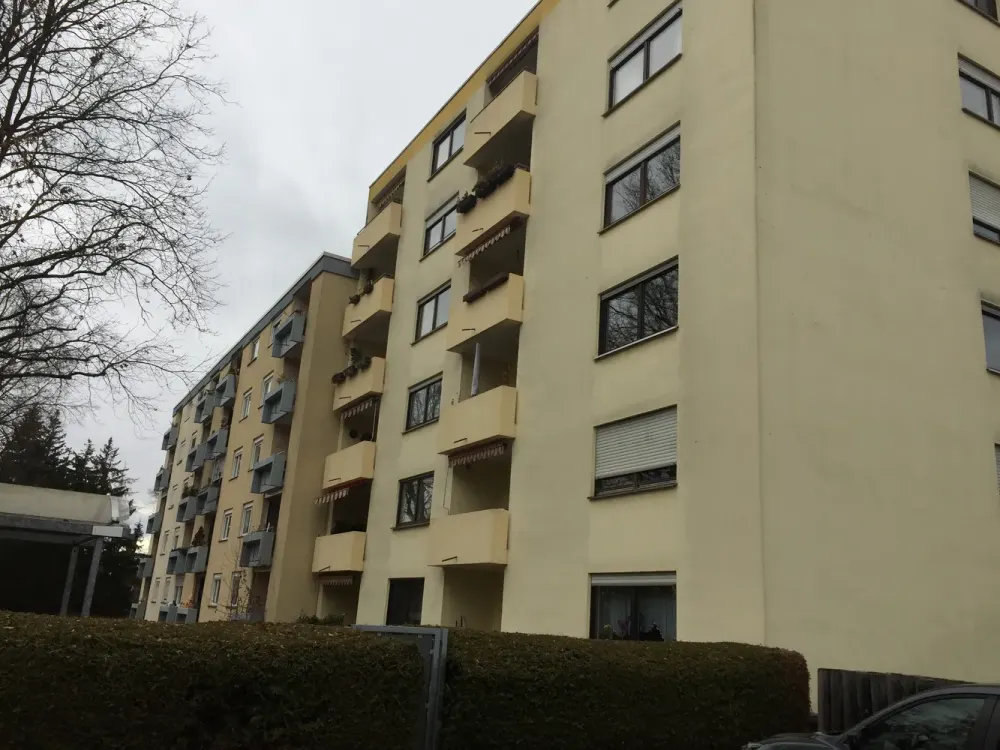 Laufamholz: barrierefreie 3 Zimmer mit BALKON, EINBAUKÜCHE und STELLPLATZ