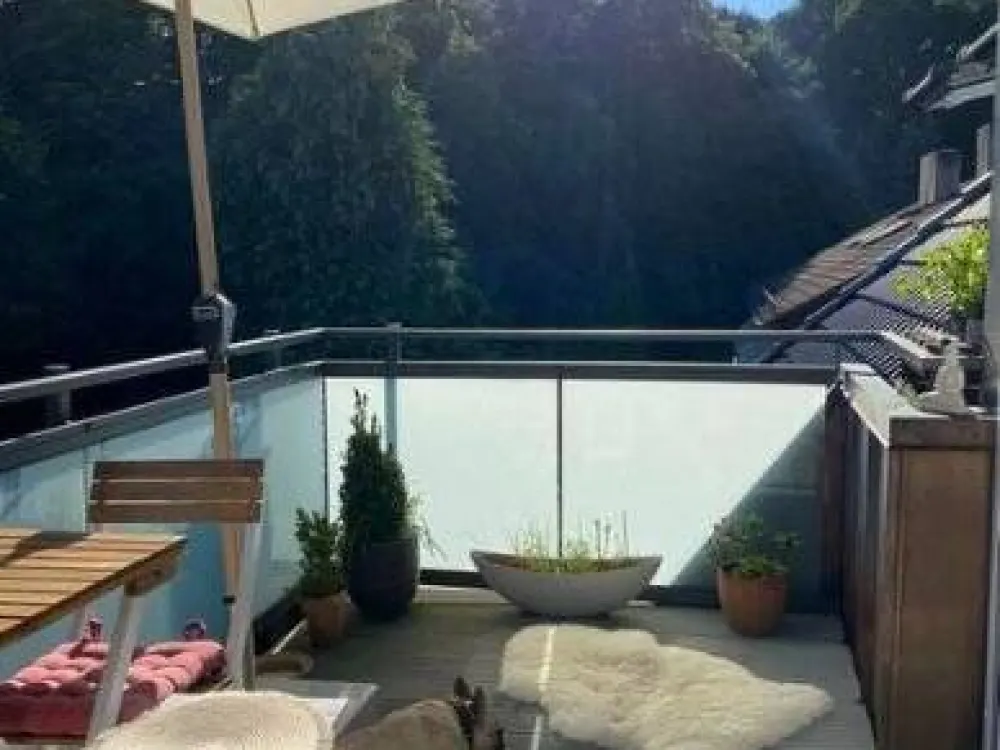 Traum Wohnung in Solln mit Einbauküche und 2 Balkonen!