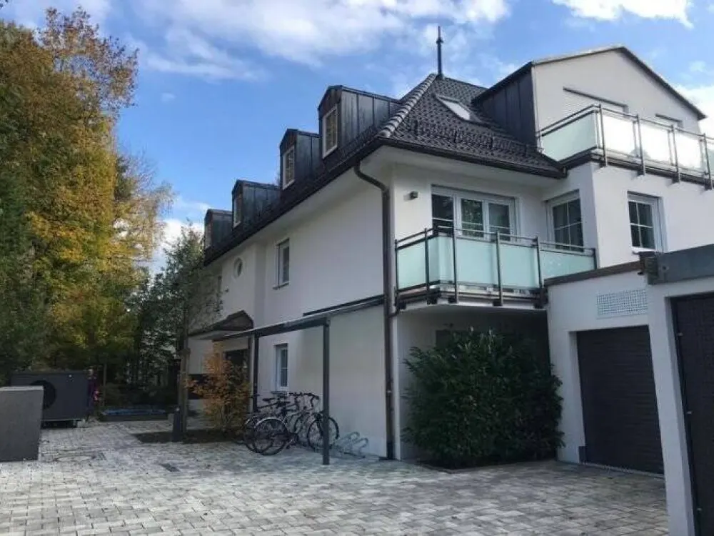 Traum Wohnung in Solln mit Einbauküche und 2 Balkonen!