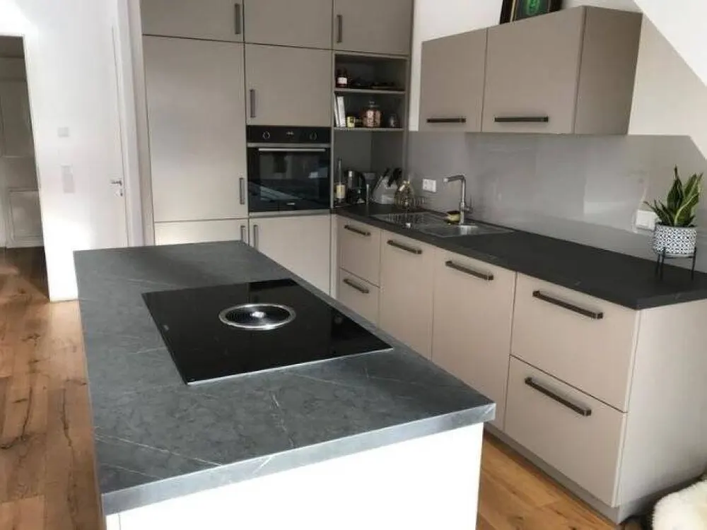 Traum Wohnung in Solln mit Einbauküche und 2 Balkonen!