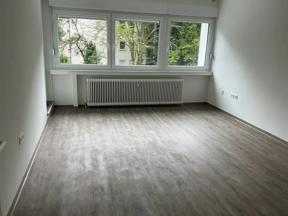 Beautiful Apartment Seeks Tenant: Practical 3-Room Apartment