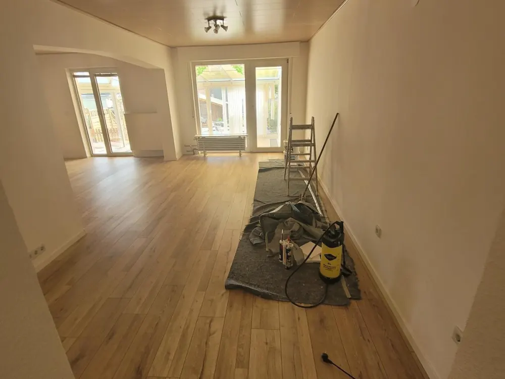 Hochwertige neu aufgebaute 5-Zimmer-Haus mit 2 Wintergärten Garte