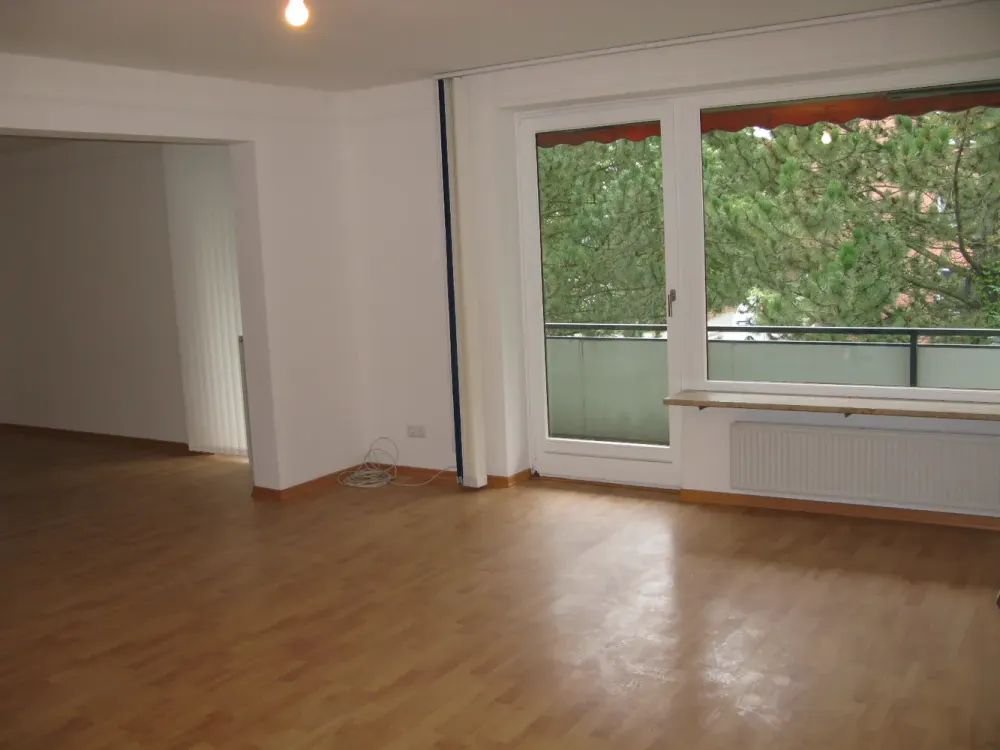 Großzügige und modernisierte 3,5-Zi.-Whg. mit Balkon und TG-Stellplatz in Marienthal
