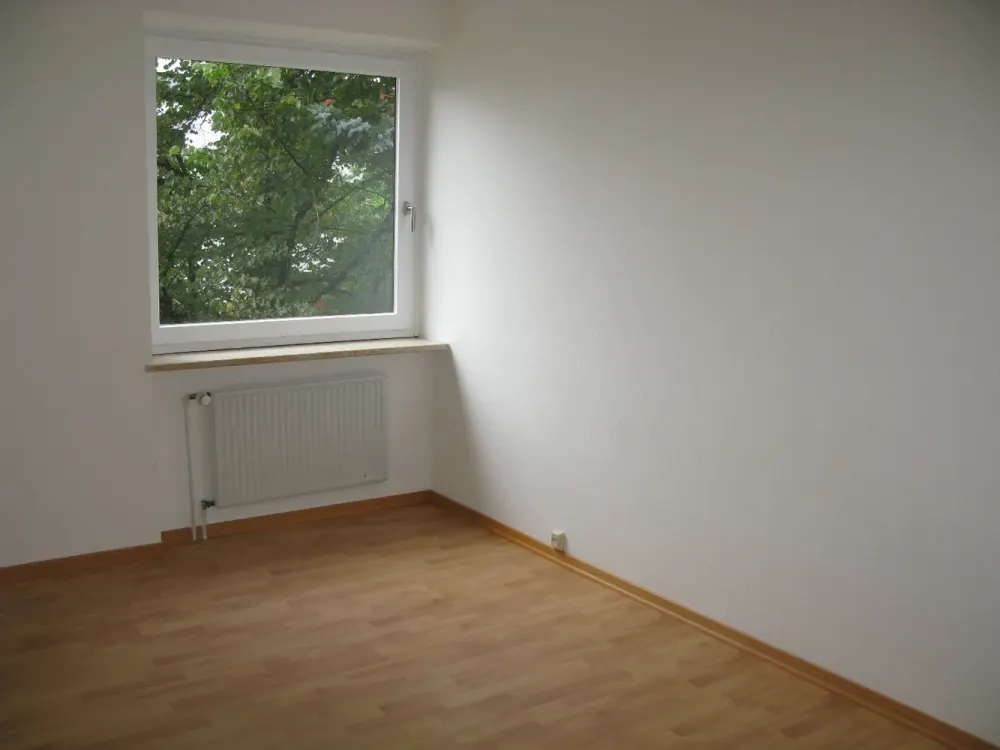 Großzügige und modernisierte 3,5-Zi.-Whg. mit Balkon und TG-Stellplatz in Marienthal
