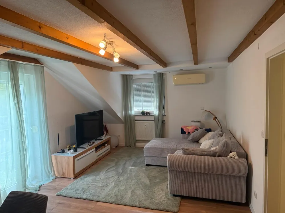 Dachgeschoss Drei Zimmerwohnung zum vermieten