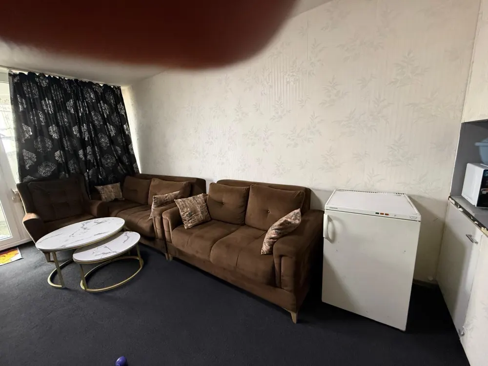 2-Zimmer-Wohnung möbliert